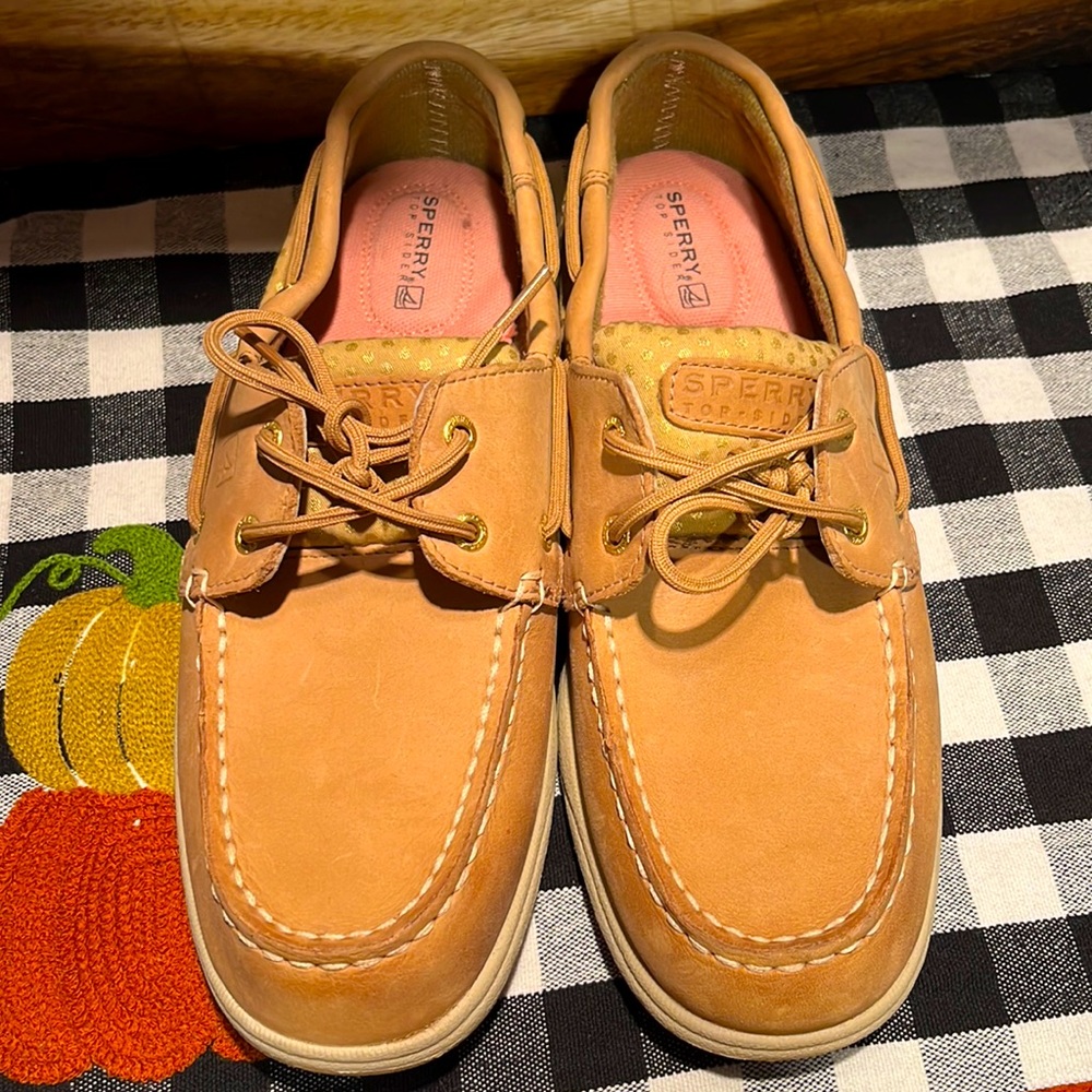 BNWOT Sperry boat shoes woman's 8 1/2 tan and gold polka dot